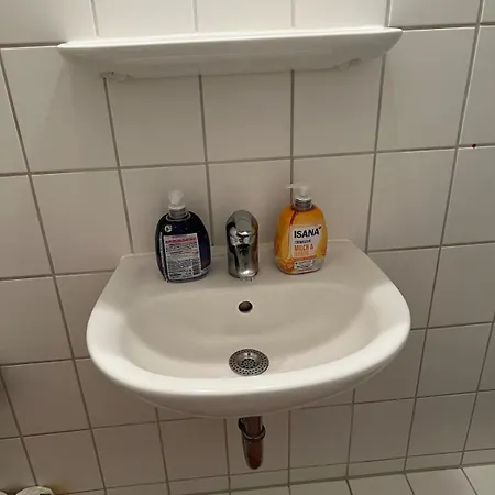 1 Zimmer-wohnung Mit Eigenen Kueche,dusche
