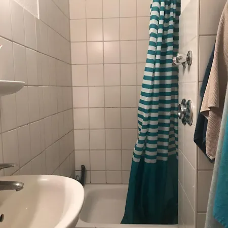 Apartamento 1 Zimmer-wohnung Mit Eigenen Kueche,dusche *