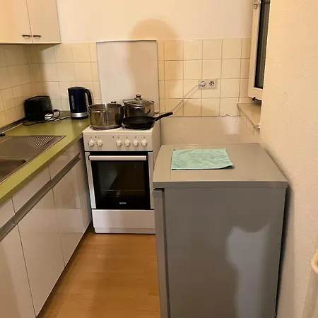 Apartamento 1 Zimmer-wohnung Mit Eigenen Kueche,dusche *